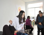 （图）山西省红十字会深入扶贫村开展“精准扶贫，送医下乡”义诊活动 - 红十字会