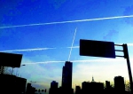 少见一幕——飞机在天空“写”出“王”字 - 太原新闻网