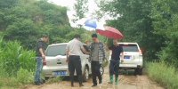 忻州市国土资源局冒雨巡查地质灾害隐患点 - 国土资源厅