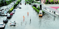 雨后积水 交通拥堵 - 太原新闻网