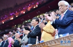 习近平和彭丽媛同出席亚洲文明对话大会的外方领导人夫妇共同出席亚洲文化嘉年华活动 - 广播电视