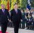 6月15日，国家主席习近平在杜尚别同塔吉克斯坦总统拉赫蒙会谈。会谈前，拉赫蒙在总统府前广场为习近平举行盛大欢迎仪式。新华社记者 李涛 摄 - 广播电视