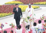 7月22日，国家主席习近平在北京人民大会堂同阿联酋阿布扎比王储穆罕默德举行会谈。这是会谈前，习近平在人民大会堂东门外广场为穆罕默德举行欢迎仪式。 新华社记者庞兴雷摄 - 广播电视