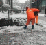 杏花岭区环卫工人齐上阵 清理路面积雪 保证安全出行 - 太原新闻网