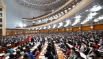 5月21日，中国人民政治协商会议第十三届全国委员会第三次会议在北京人民大会堂开幕。这是委员们在认真听会。 新华社记者 李学仁 摄 - 广播电视