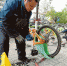 清洗检修公共自行车 保障市民正常通行 - 太原新闻网