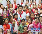 2013年5月29日，习近平在北京市少年宫参加“快乐童年 放飞希望”主题队日活动。新华社记者李学仁摄 - 广播电视